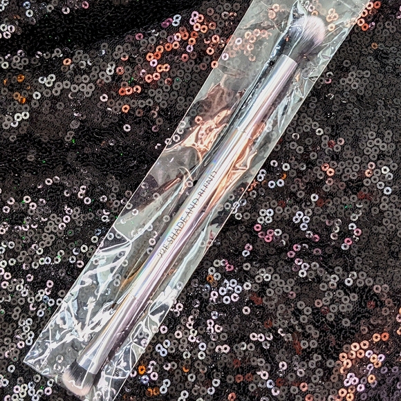 Farah Other - FREE w/ $15 purchase F.A.R.A.H 22E brush